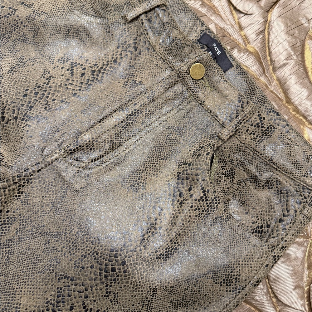 Pants - Picture 11 of 12